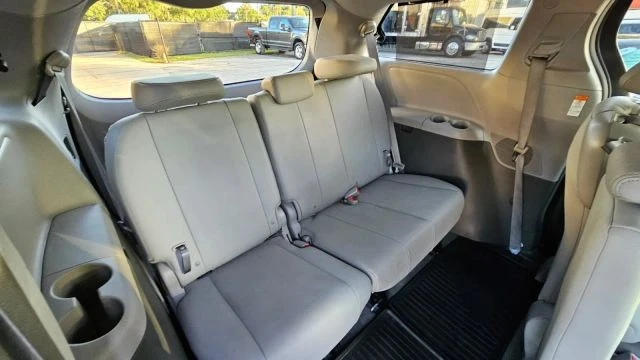 2017 Toyota Sienna 3rd Gen - Image 12 of 21