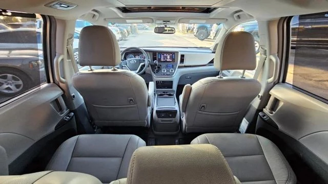 2017 Toyota Sienna 3rd Gen - Image 17 of 21
