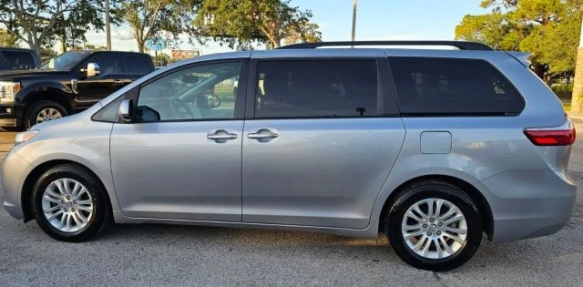 2017 Toyota Sienna 3rd Gen - Image 8 of 21