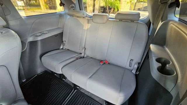 2017 Toyota Sienna 3rd Gen - Image 9 of 21