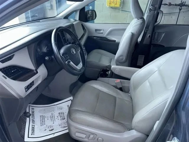 2017 Toyota Sienna 3rd Gen - Image 6 of 10
