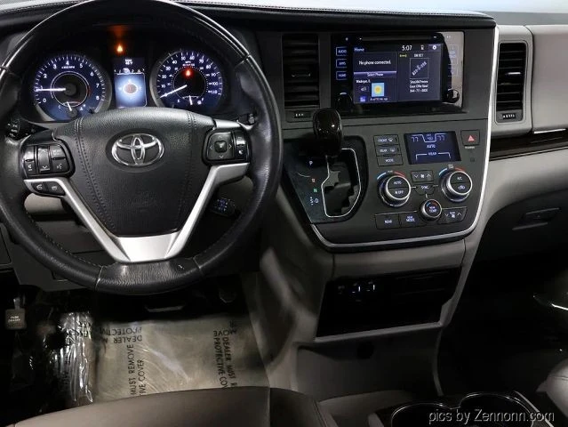 2017 Toyota Sienna 3rd Gen - Image 18 of 21