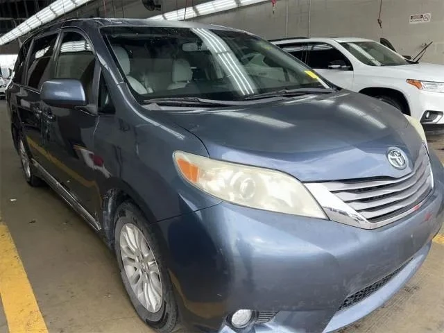 2017 Toyota Sienna 3rd Gen - Image 5 of 10