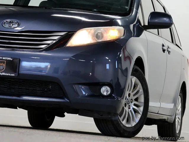 2017 Toyota Sienna 3rd Gen - Image 4 of 21