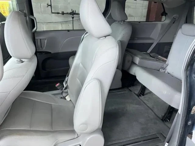 2017 Toyota Sienna 3rd Gen - Image 9 of 10