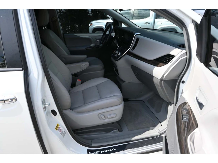 2017 Toyota Sienna 3rd Gen - Image 15 of 21