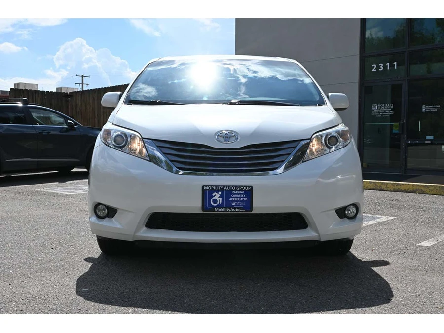 2017 Toyota Sienna 3rd Gen - Image 4 of 21