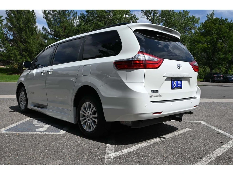 2017 Toyota Sienna 3rd Gen - Image 8 of 21