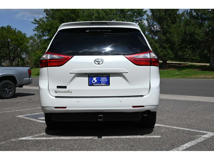 2017 Toyota Sienna 3rd Gen - Image 7 of 21