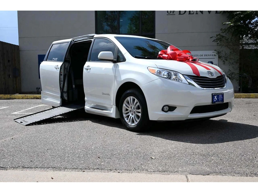 2017 Toyota Sienna 3rd Gen - Image 2 of 21