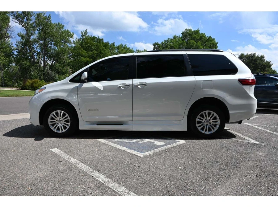 2017 Toyota Sienna 3rd Gen - Image 9 of 21