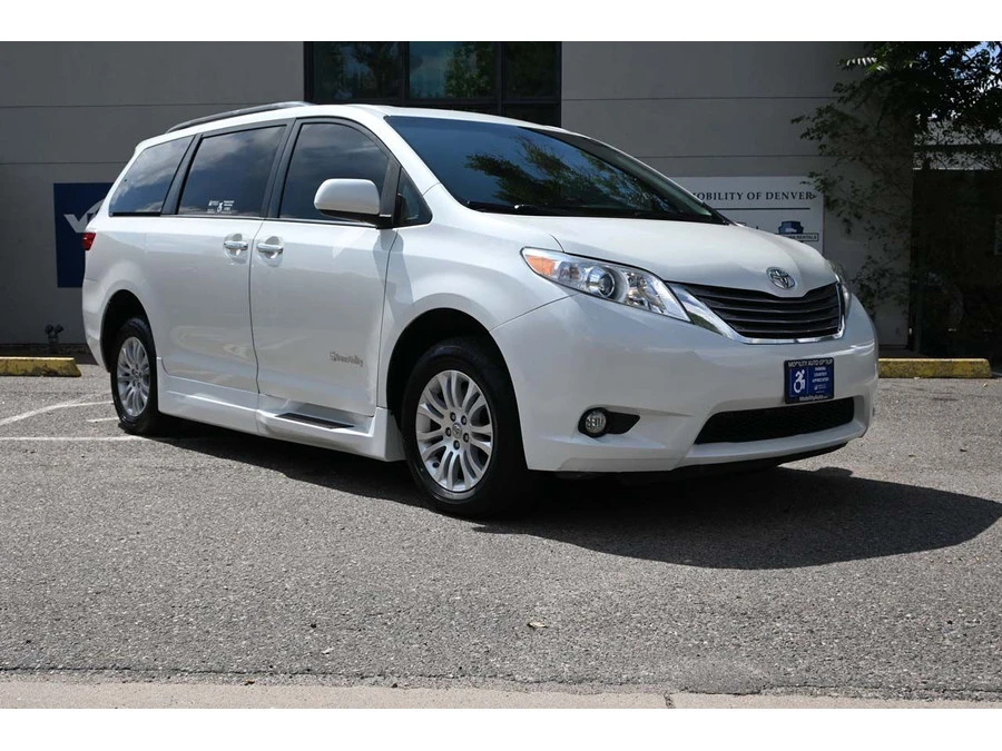 2017 Toyota Sienna 3rd Gen - Image 3 of 21