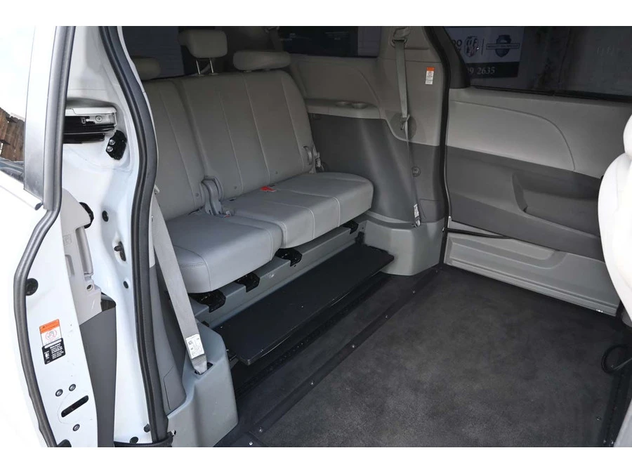 2017 Toyota Sienna 3rd Gen - Image 18 of 21