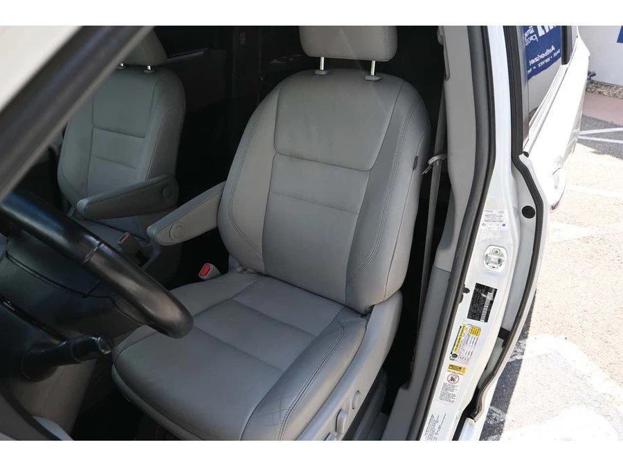 2017 Toyota Sienna 3rd Gen - Image 14 of 21