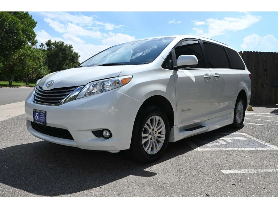 2017 Toyota Sienna 3rd Gen - Image 10 of 21