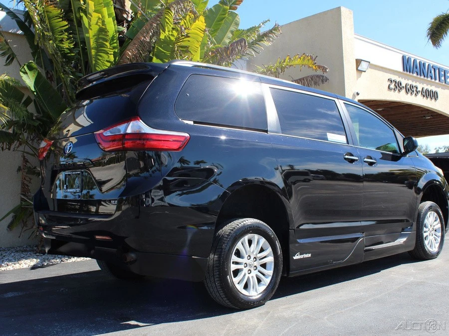 2017 Toyota Sienna 3rd Gen - Image 5 of 12