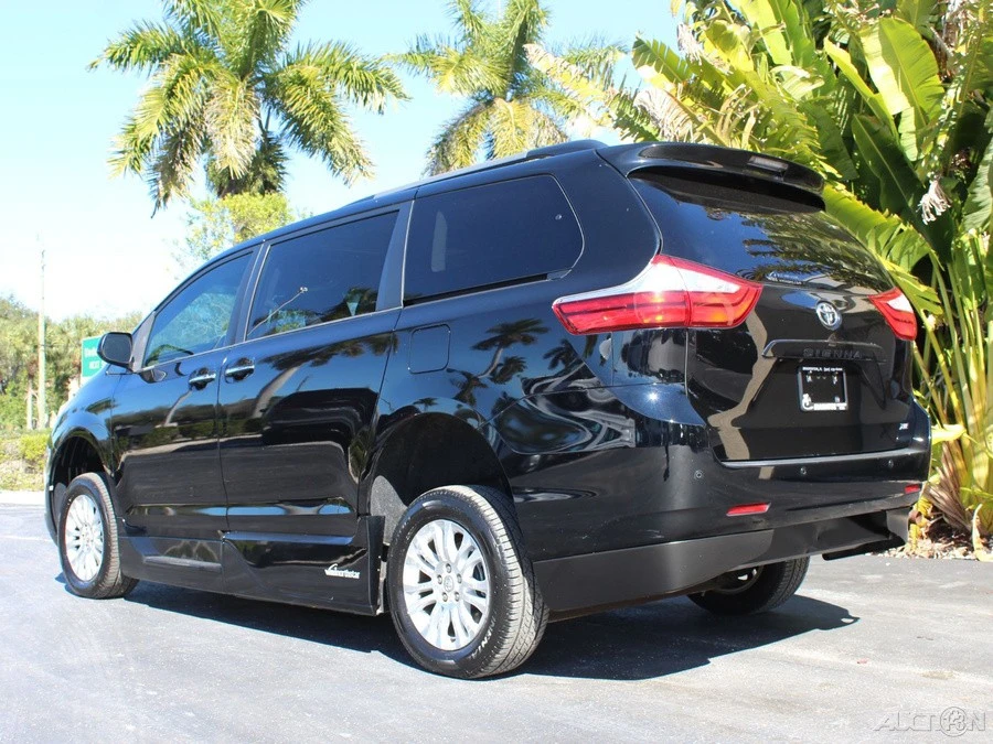 2017 Toyota Sienna 3rd Gen - Image 8 of 12