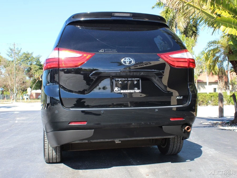2017 Toyota Sienna 3rd Gen - Image 10 of 12
