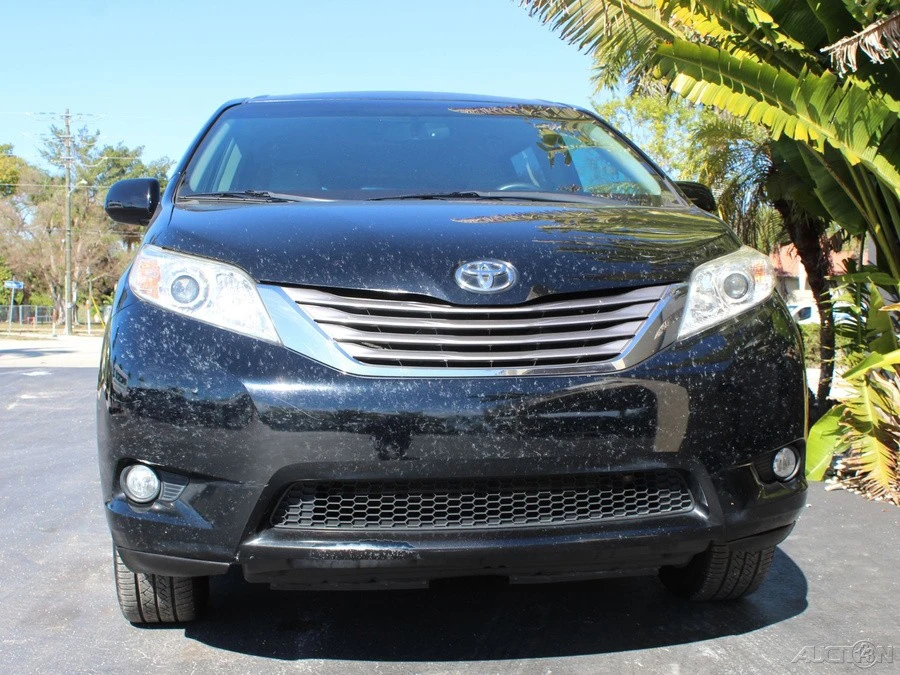 2017 Toyota Sienna 3rd Gen - Image 9 of 12