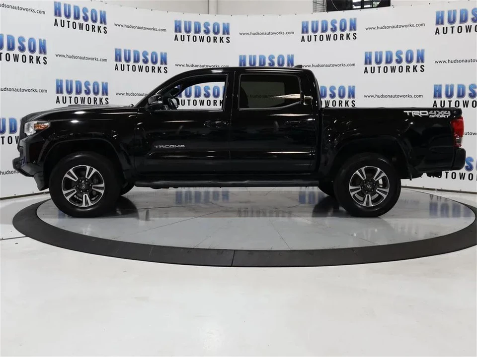 2017 Toyota Tacoma 3rd Gen - Image 3 of 31
