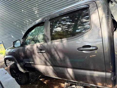 2017 Toyota Tacoma TRD Off-Road Pickup 4D 5 ft