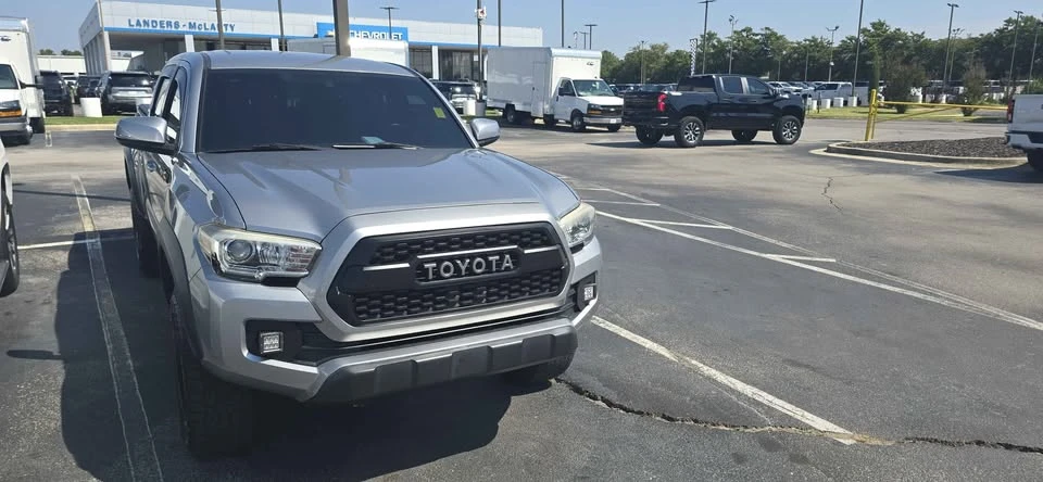 2017 Toyota Tacoma 3rd Gen - Image 4 of 5
