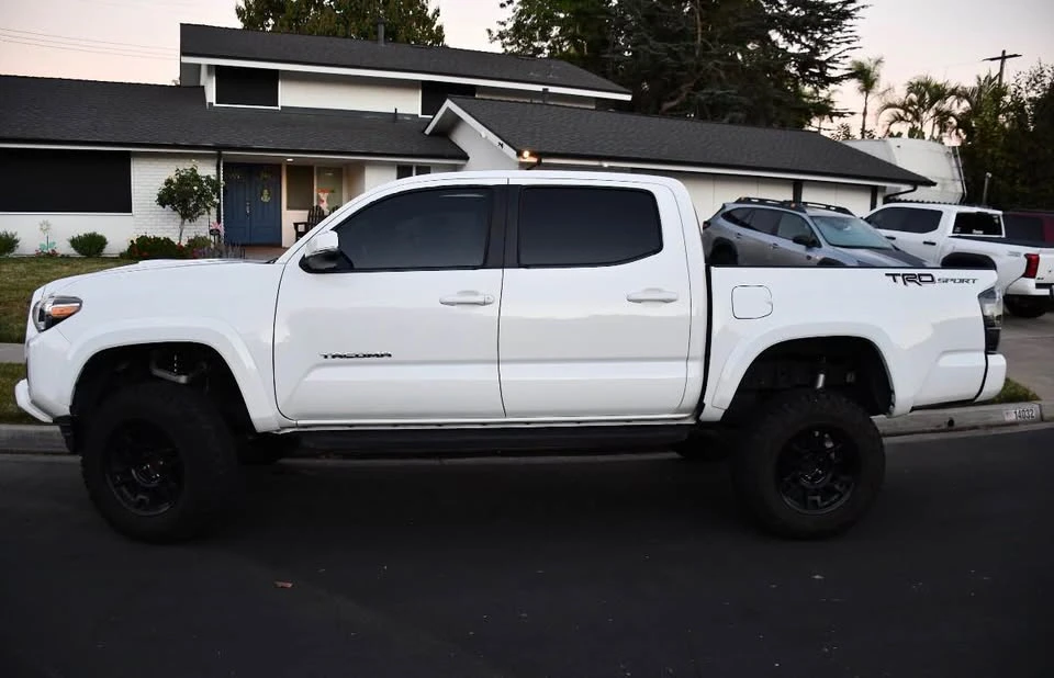 2017 Toyota Tacoma 3rd Gen - Image 16 of 17