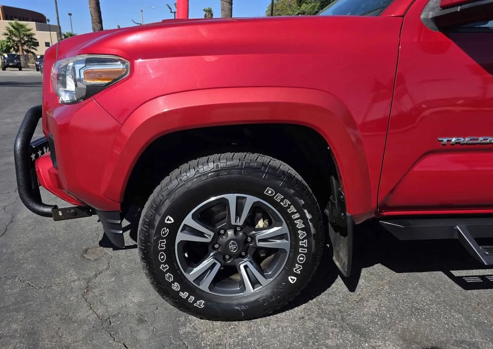 2017 Toyota Tacoma 3rd Gen - Image 4 of 10