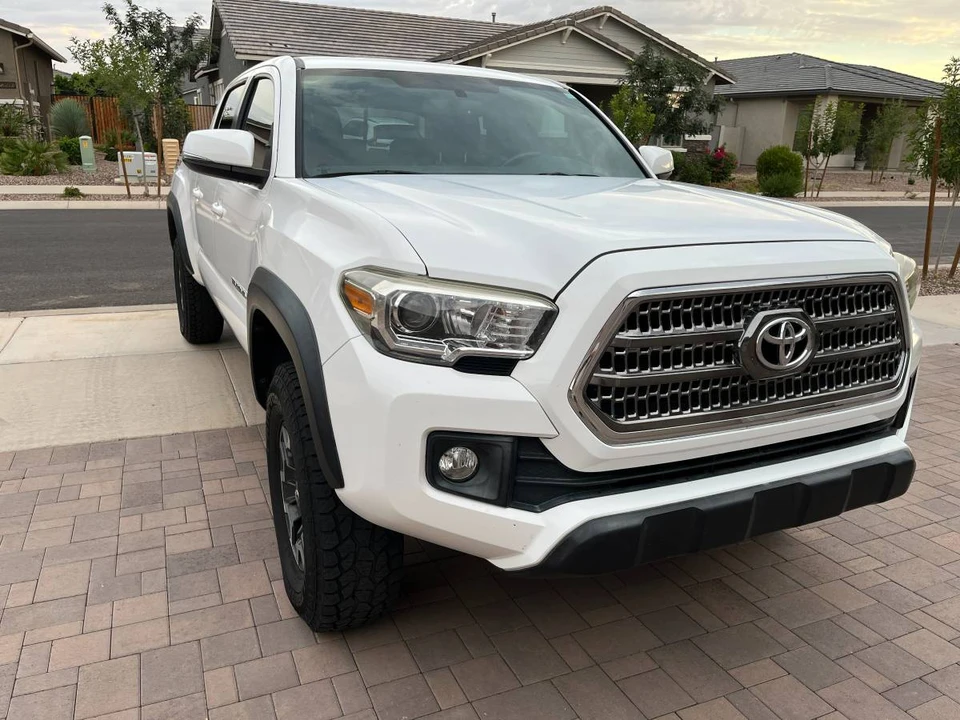 2017 Toyota Tacoma 3rd Gen - Image 4 of 19