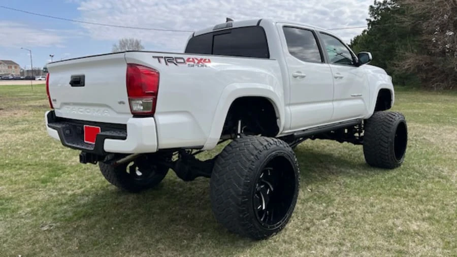 2017 Toyota Tacoma 3rd Gen - Image 10 of 18