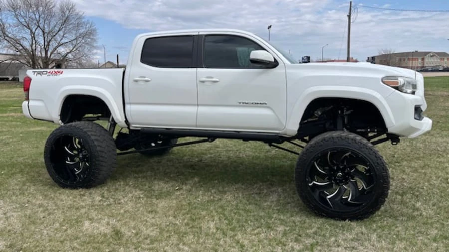 2017 Toyota Tacoma 3rd Gen - Image 8 of 18