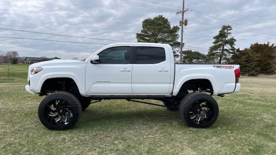 2017 Toyota Tacoma 3rd Gen - Image 2 of 18