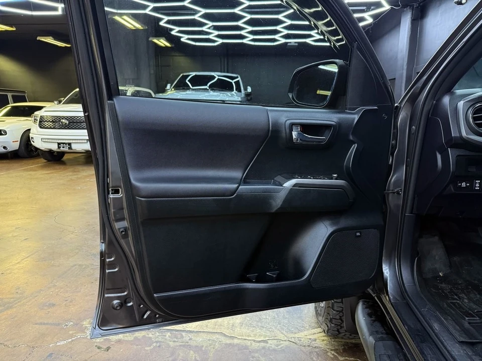 2017 Toyota Tacoma 3rd Gen - Image 8 of 12