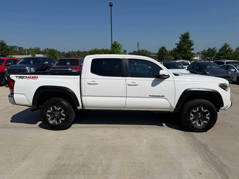 2017 Toyota Tacoma 3rd Gen - Image 4 of 16