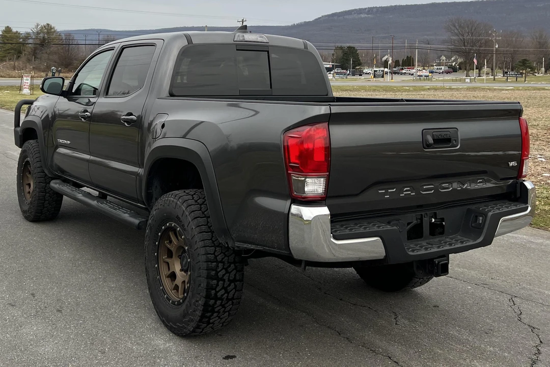 2017 Toyota Tacoma 3rd Gen - Image 4 of 31