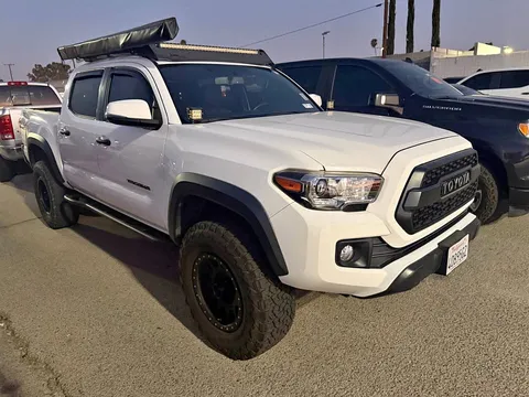 2017 Toyota Tacoma TRD Off-Road Pickup 4D 5 ft