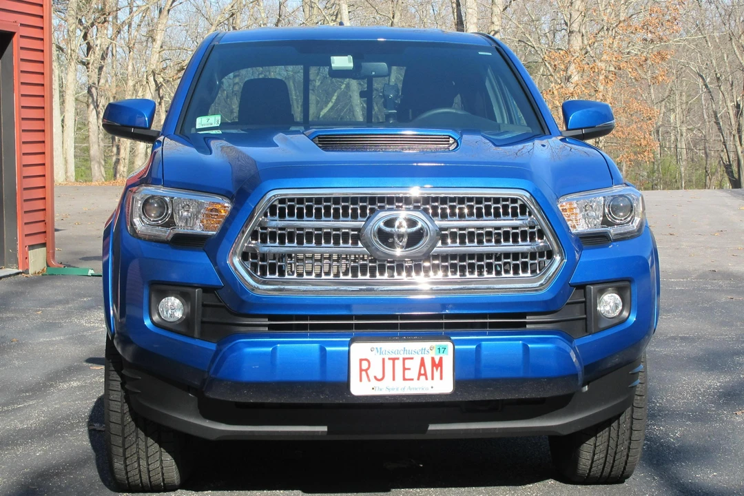 2017 Toyota Tacoma 3rd Gen - Image 2 of 31