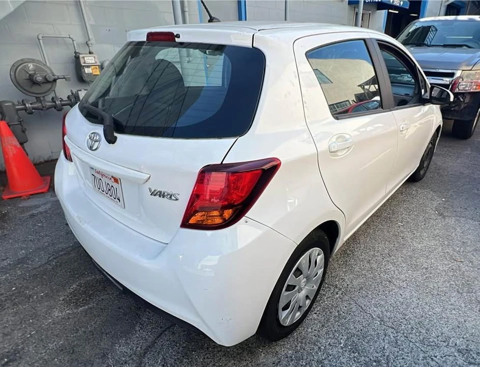 2017 Toyota Yaris - Image 4 of 6
