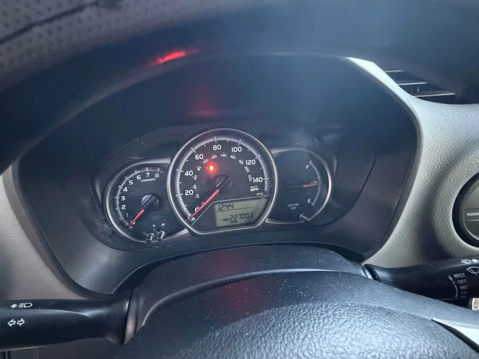 2017 Toyota Yaris - Image 7 of 12