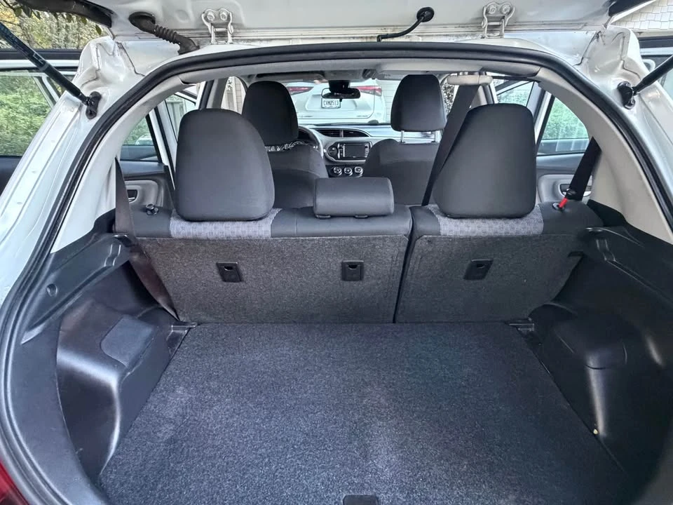 2017 Toyota Yaris - Image 8 of 12