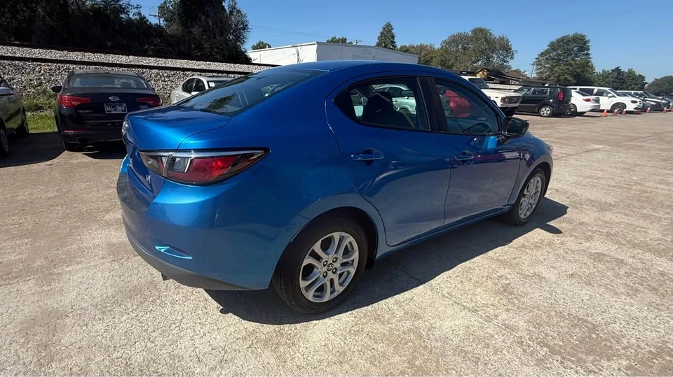 2017 Toyota Yaris - Image 5 of 10