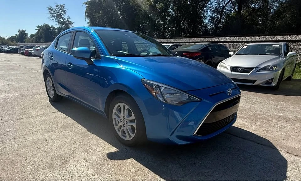 2017 Toyota Yaris - Image 6 of 10