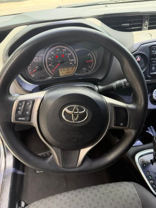 2017 Toyota Yaris - Image 5 of 10