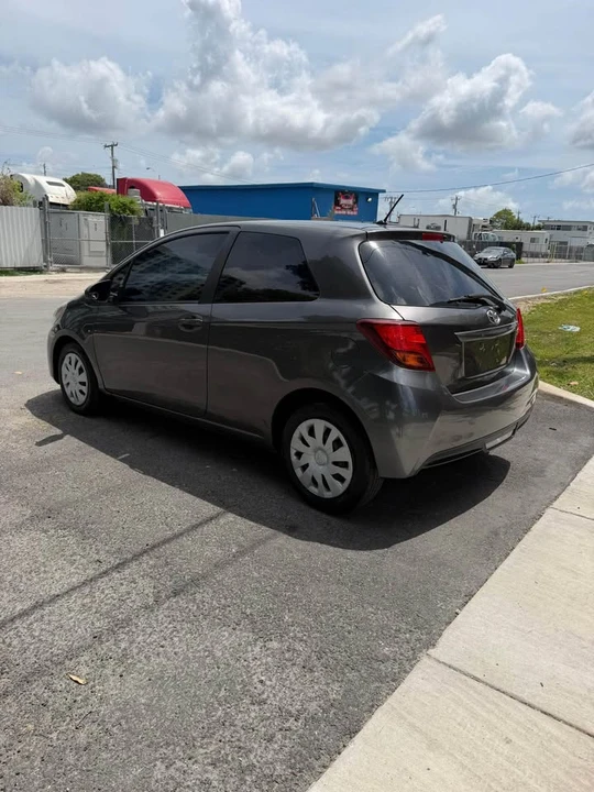 2017 Toyota Yaris - Image 2 of 10