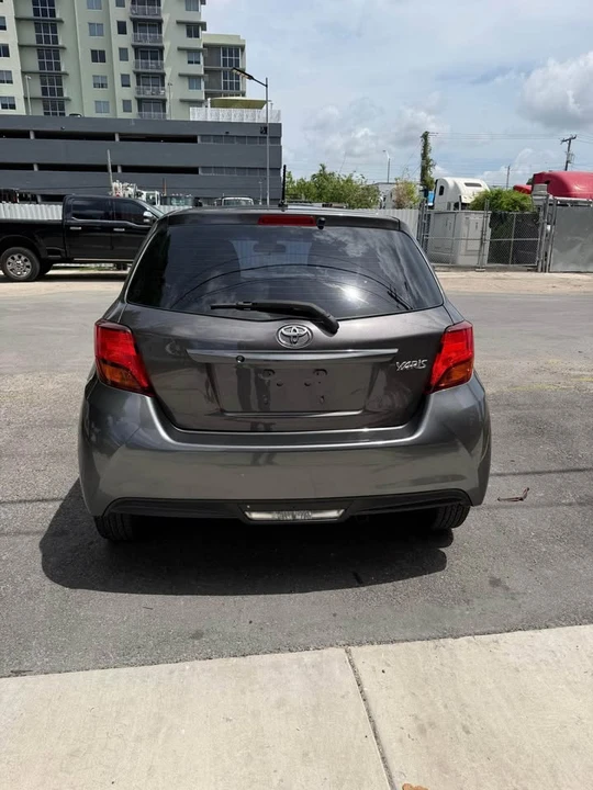 2017 Toyota Yaris - Image 9 of 10