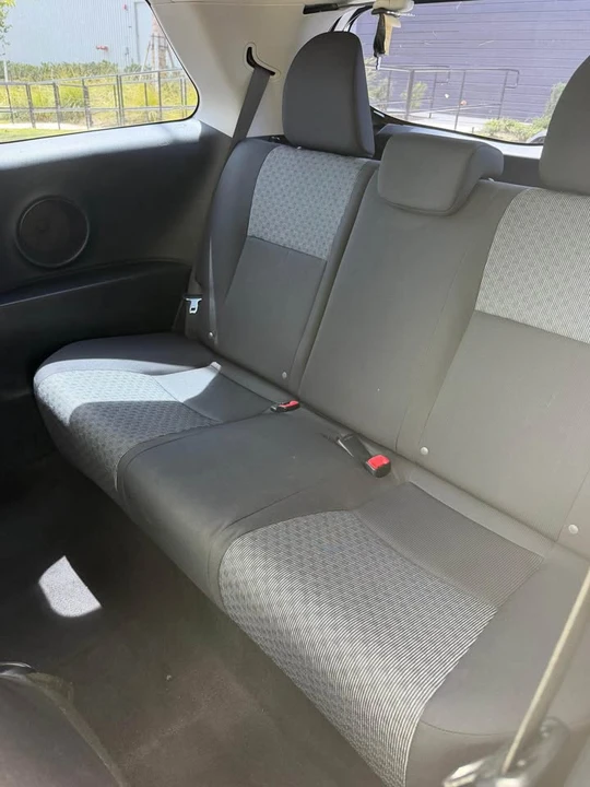 2017 Toyota Yaris - Image 6 of 10