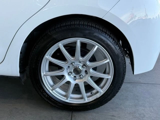 2017 Toyota Yaris - Image 15 of 21