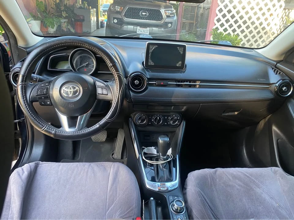 2017 Toyota Yaris - Image 4 of 11