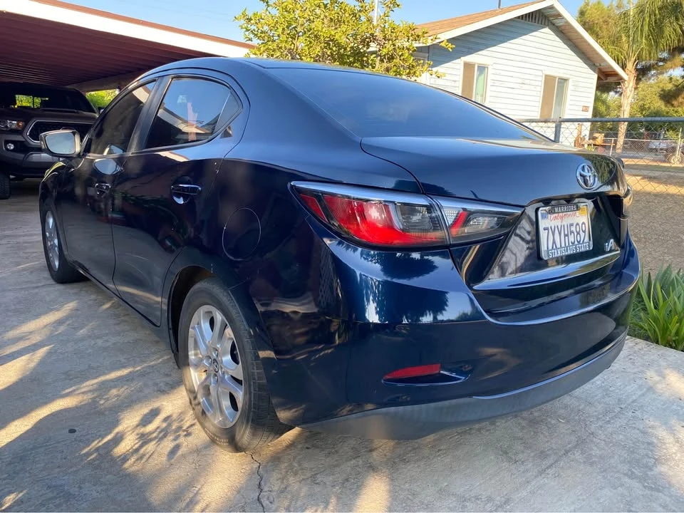 2017 Toyota Yaris - Image 10 of 11