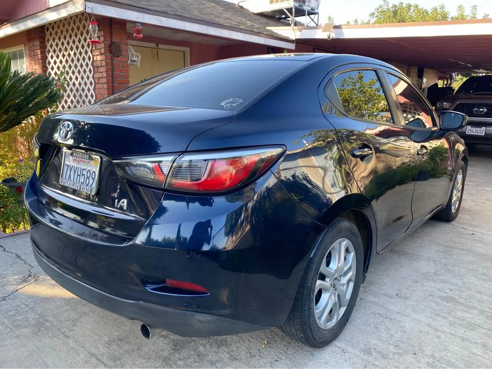 2017 Toyota Yaris - Image 9 of 11